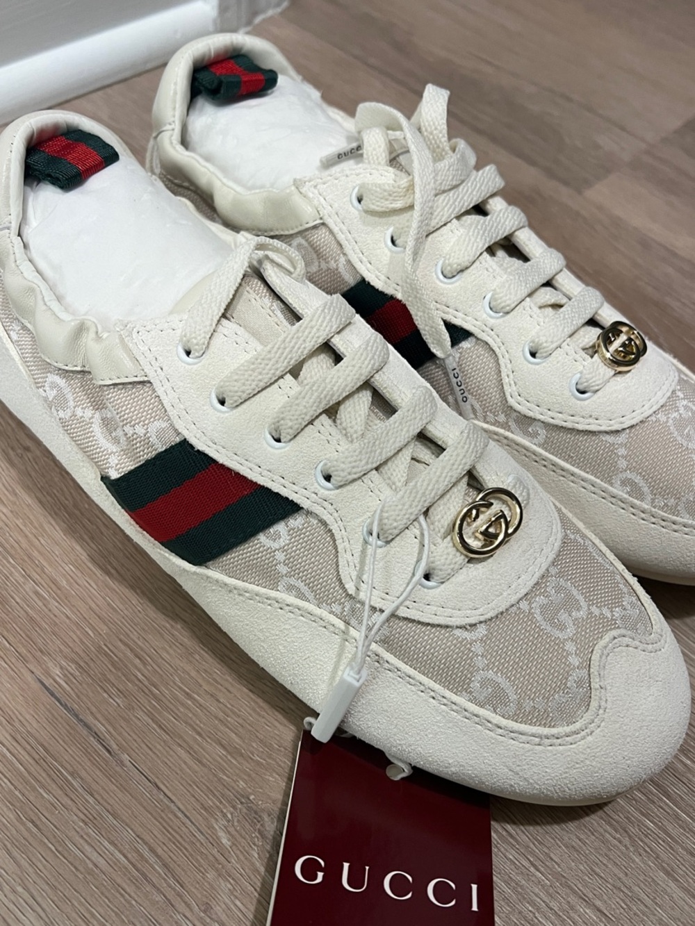 Gucci Shift Trainers Ivory Lace Runner Sneakers with Green-Red Web Stripe